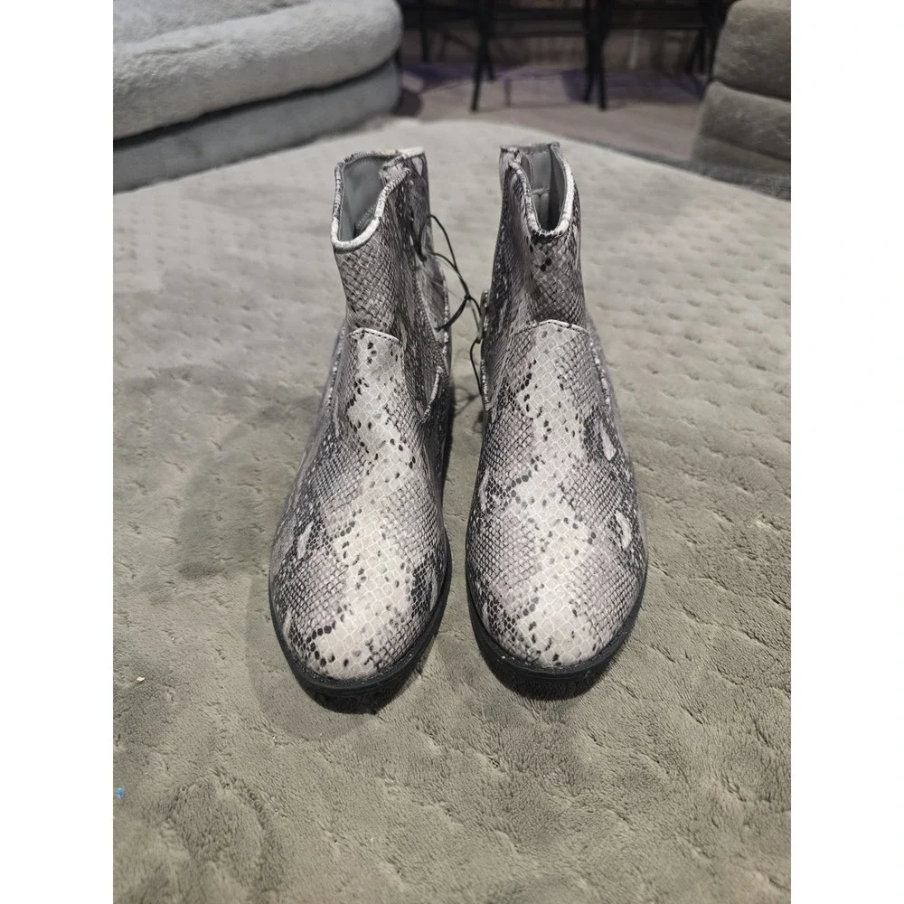 Booties fake snakeskin black grayish youth size 3 new‎